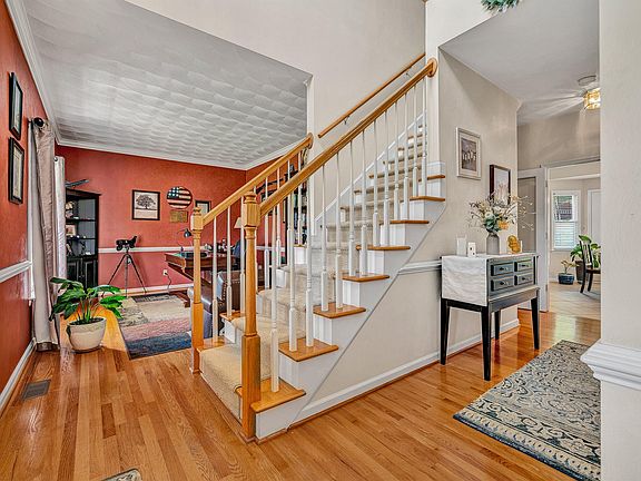3rd image of 46 Old Church Ln
