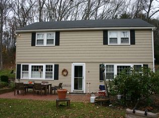 8 Meetinghouse Ln, Topsfield, MA 01983