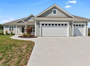 N37W8110 Prairie View Ct, Cedarburg, WI 53012