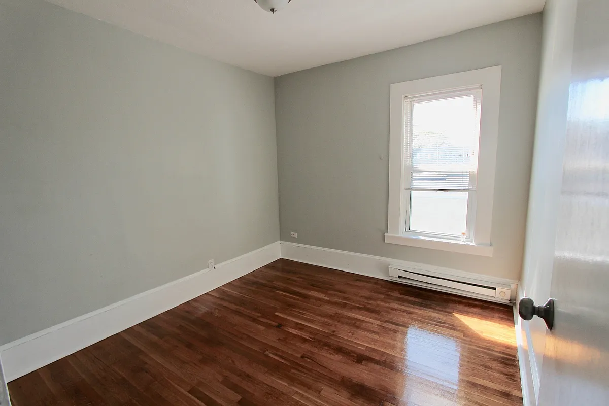 Building Photo - 94 E Cottage St #1