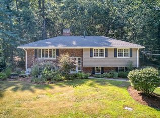 43 Meadowbrook Rd, Bedford, MA 01730