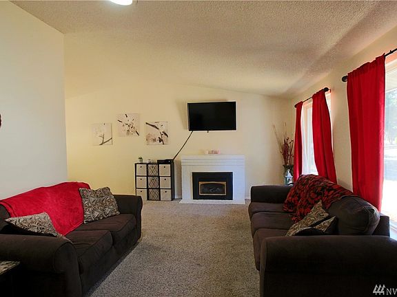 5th image of 415 Peregrine Dr SE