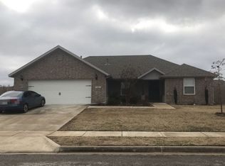 761 Carroll Dr, Prairie Grove, AR 72753