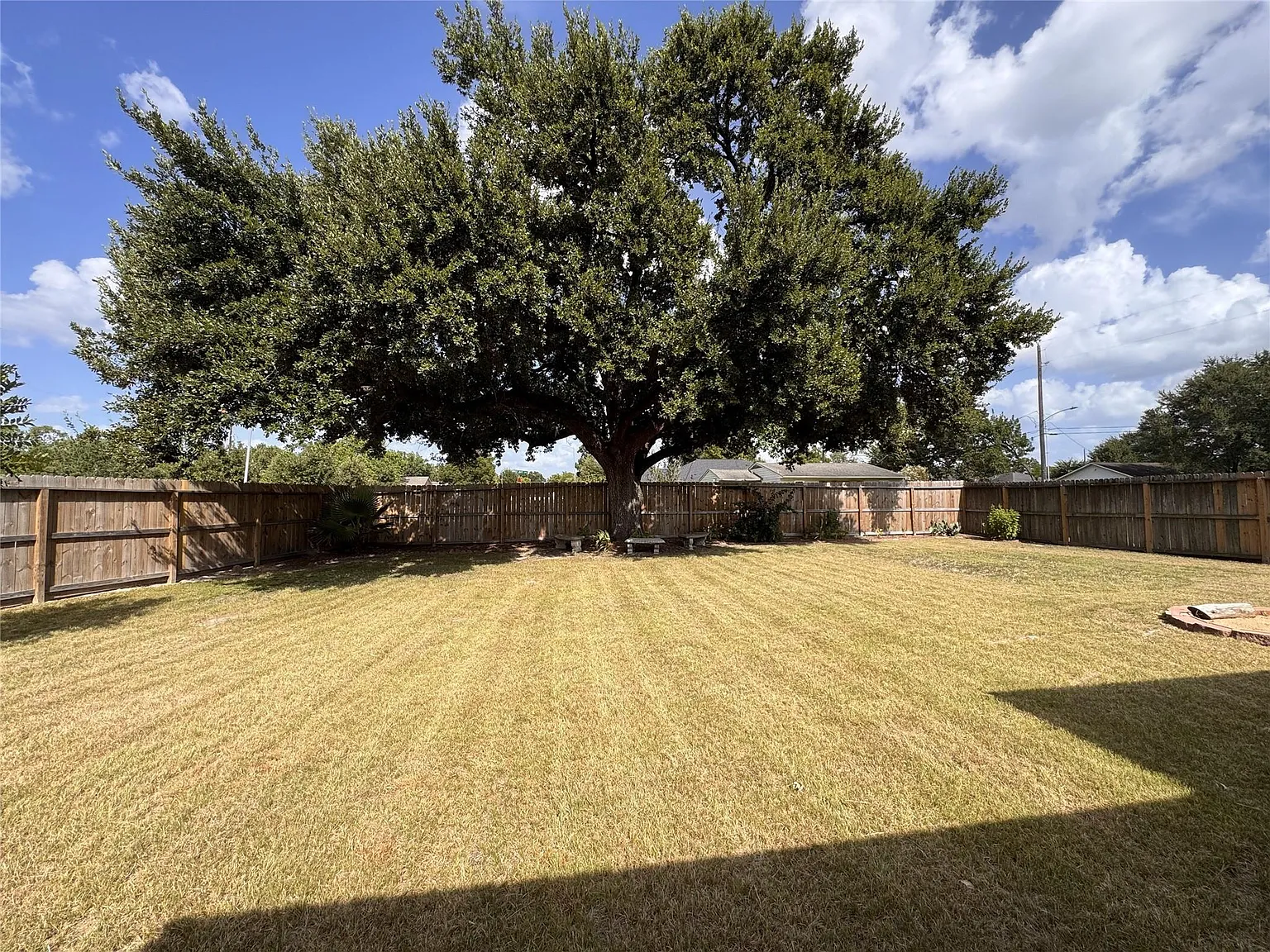 3 bed, 2.0 bath, 1739 sqft, $1,900 — Photo 3
