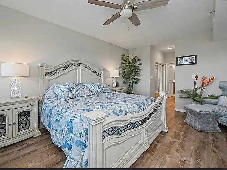 5408 Eagles Point Cir #302 — Photo 31