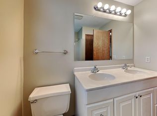 2587 English St N, Maplewood, MN 55109