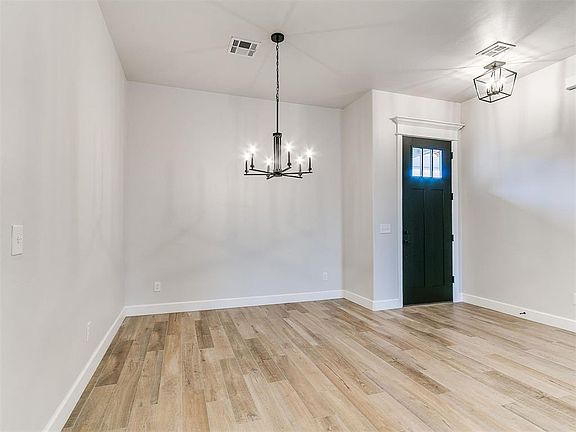 4th image of 2111 Oakville Pl