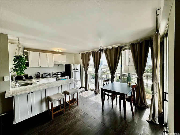 1415 Victoria St #511 — Photo 2