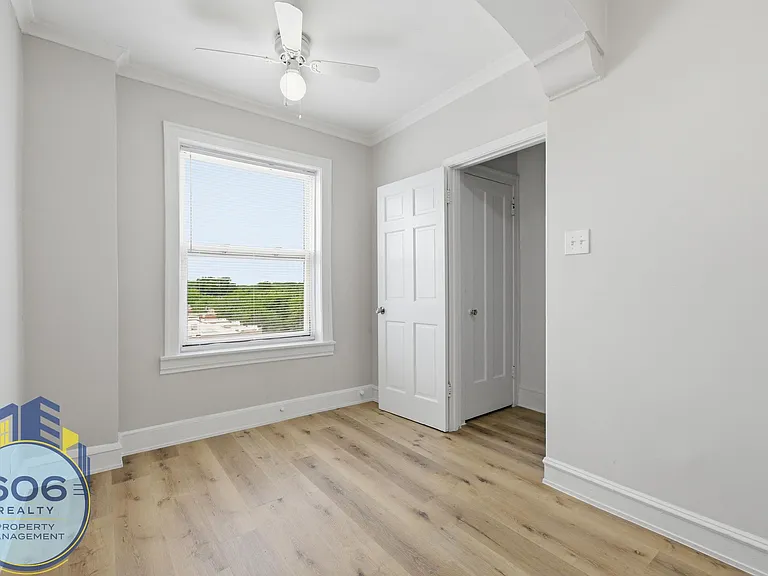 The Ashland Tower Modern Living in the Heart of Rogers Park — Photo 41