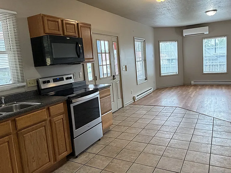 103 E Driscoll Dr #1 — Photo 5