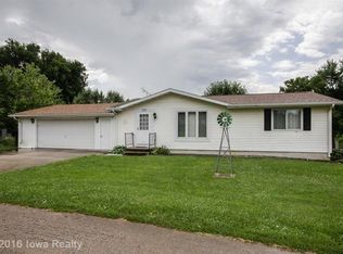 320 E South St, Lacona, IA 50139