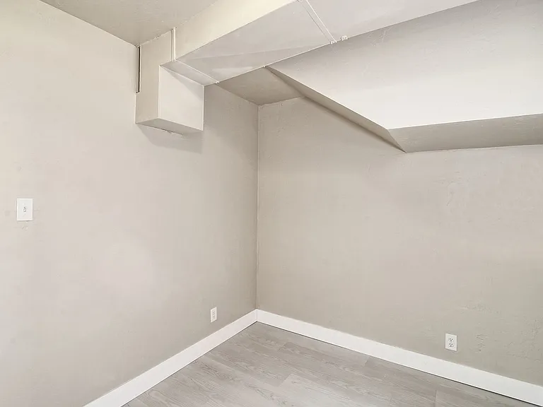 915 Grand Ave #BASEMENT — Photo 14