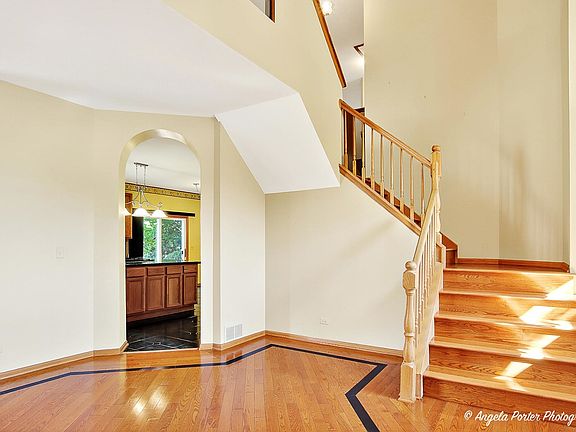 3rd image of 528 Cliffwood Ln