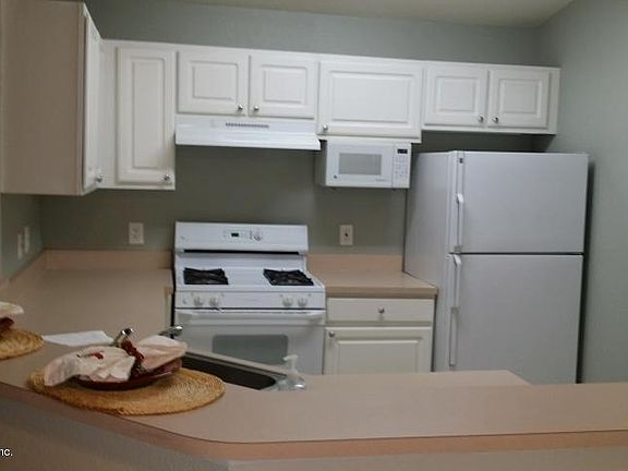 2nd image of 13810 Sutton Park Drive N #1135