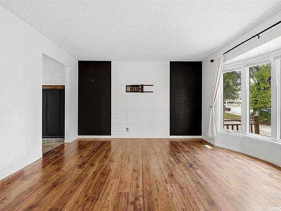 4th image of 726 McIntosh STREET N