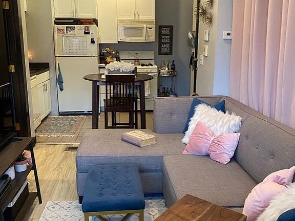 2nd image of 1403 W Hubbard St #1E