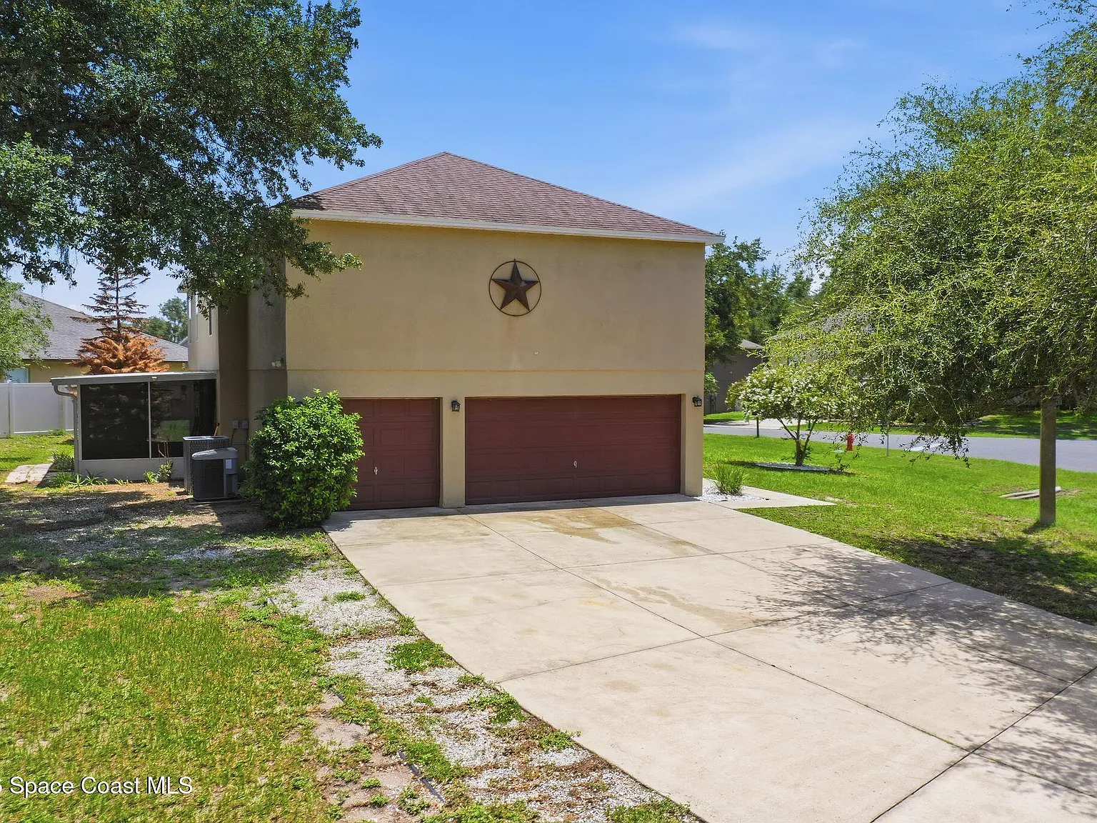 4 bed, 2.5 bath, 3072 sqft, $2,650 — Photo 2