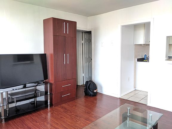 3rd image of 86 Chestnut Ave #2