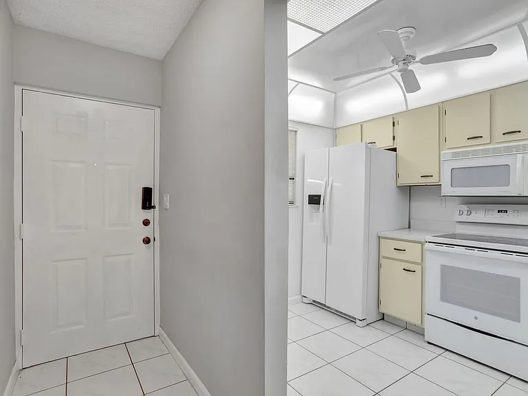 9413 Boca Cove Cir — Photo 18
