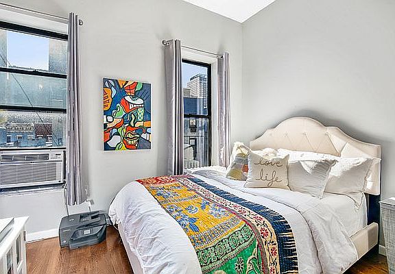 3rd image of 424 E 75th St APT 5C