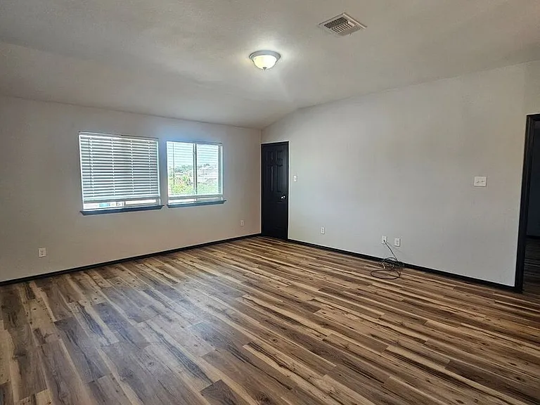 6604 Mustang Creek Rd — Photo 17
