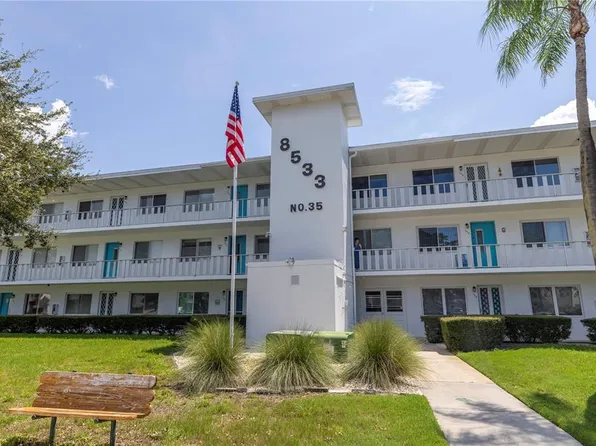 8533 110th St APT 303, Seminole, FL 33772