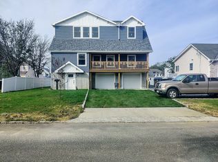 848 E Bay Dr, West Islip, NY