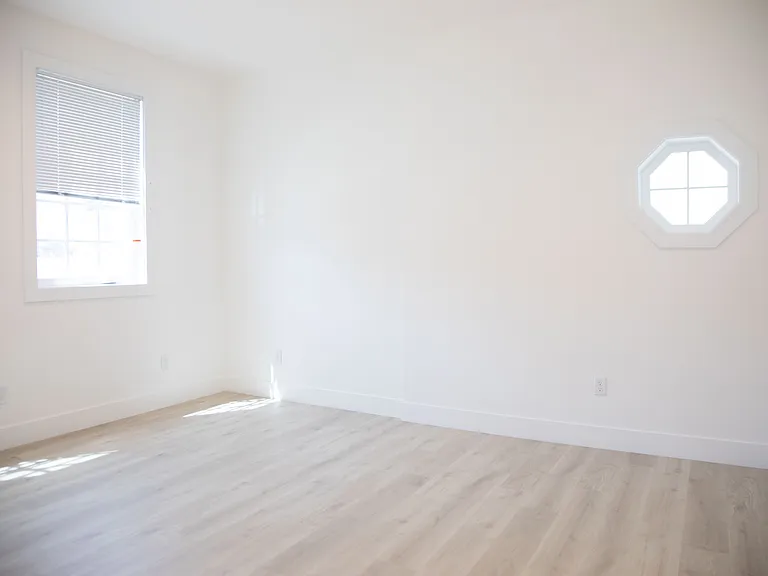 311 Van Buren Ave — Photo 5