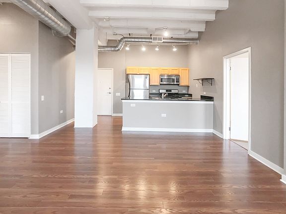 2nd image of 4015 N Milwaukee Ave Unit 202
