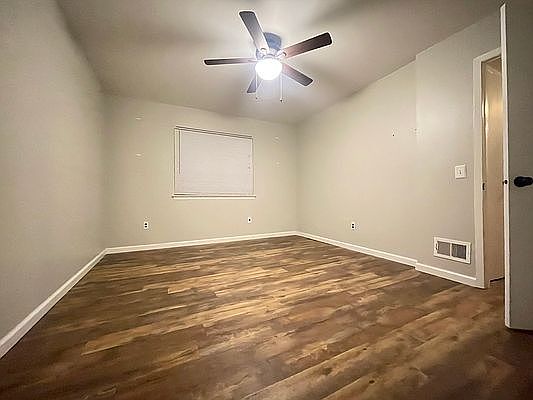 4th image of 19 E Franklin Ln #2