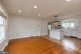 410 Woodlawn Ave — Photo 14