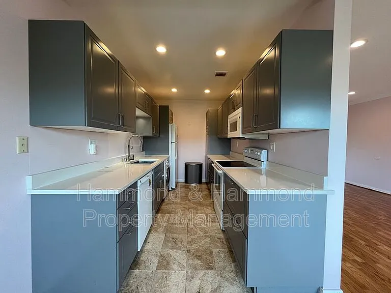 5400 Newcastle Ave #43 — Photo 3