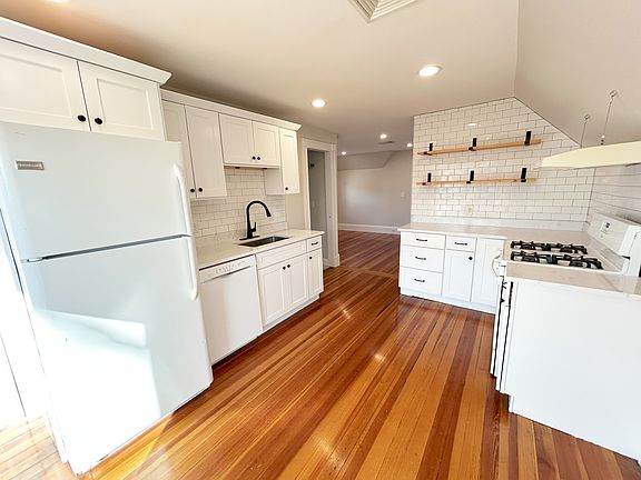 2nd image of 46 Ardale St #3