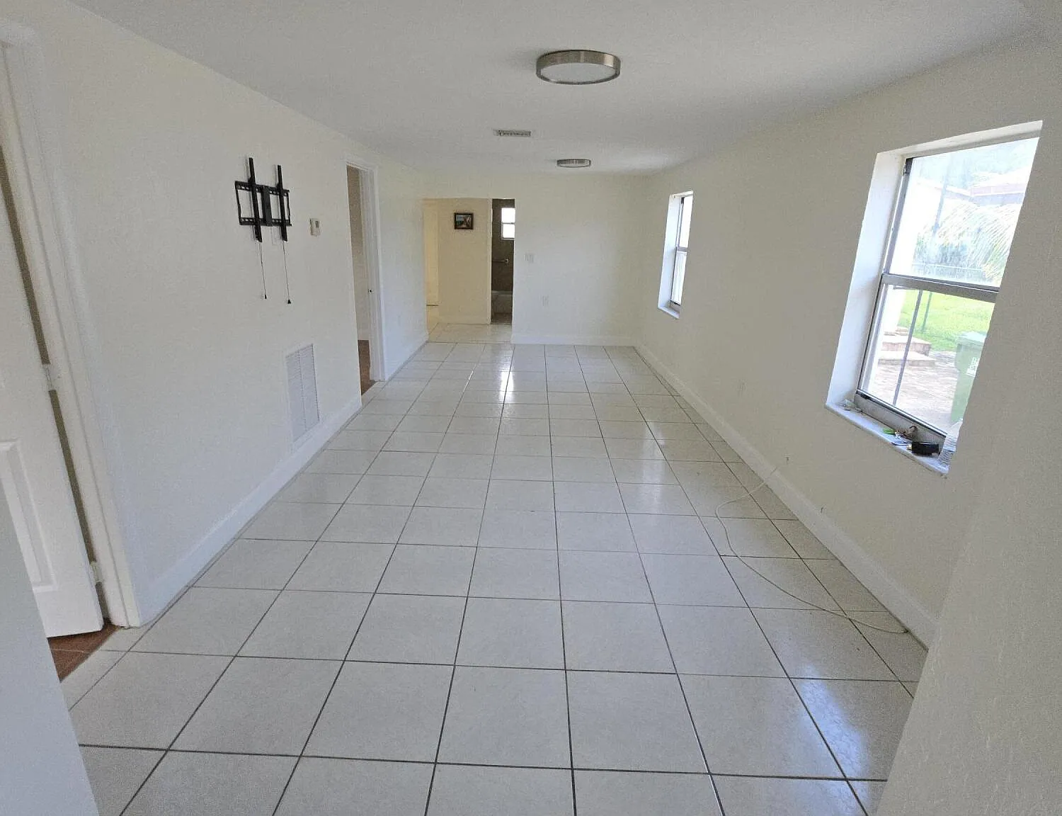 3 bed, 2.0 bath, 1772 sqft, $2,500 — Photo 4