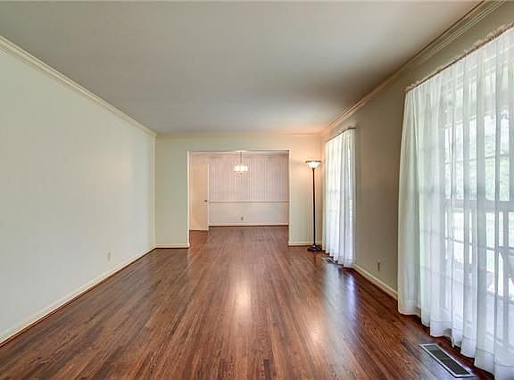 3rd image of 5700 Red Oak Dr