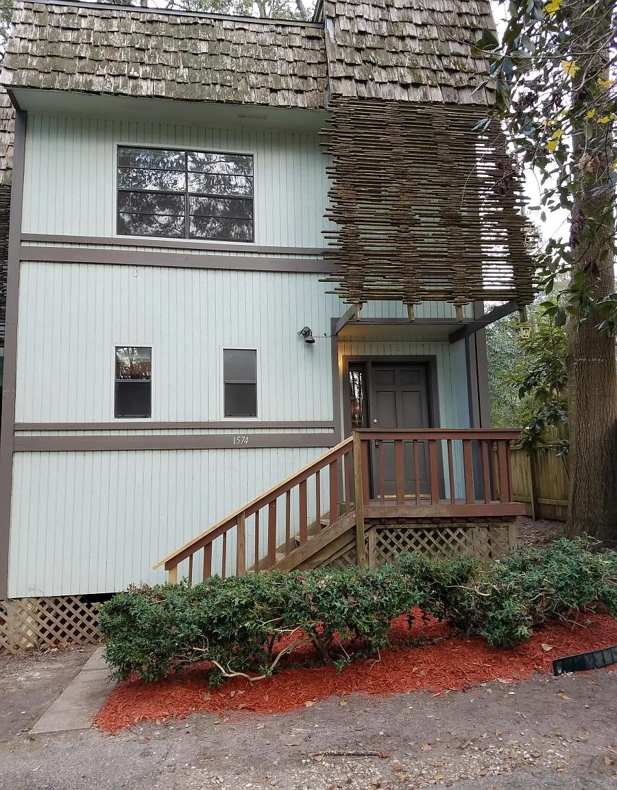 2 bed, 2.5 bath, 1358 sqft, $1,750 — Photo 1