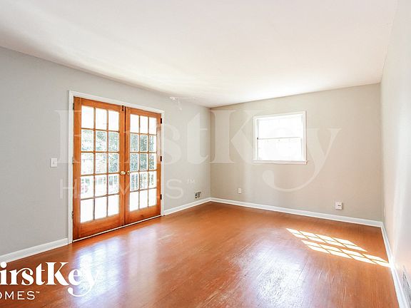 3rd image of 2739 Sherlock Dr