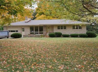 402 Delsing Rd, Benton Harbor, MI 49022