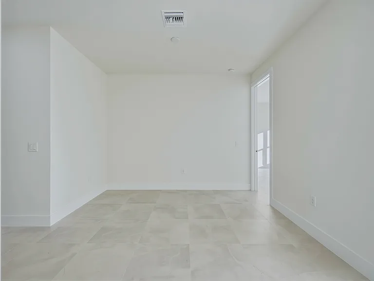 5302 28th St SW — Photo 16
