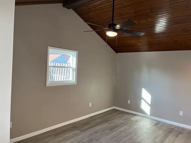 868 Mansfield St — Photo 6