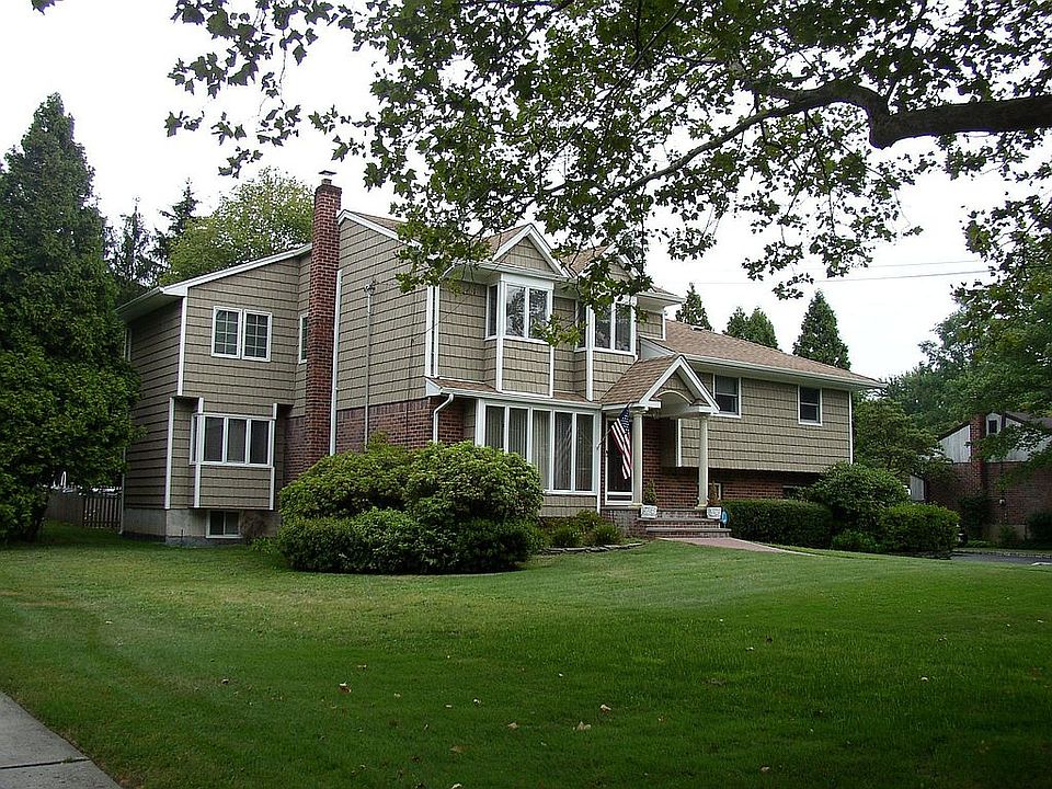 2nd image of 12 Graystone Dr