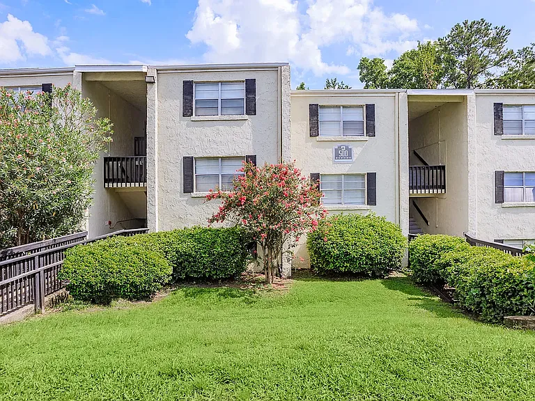 Silversmith Creek Apartments — Photo 19