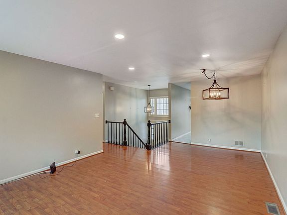 5th image of 917 Burgess Cir