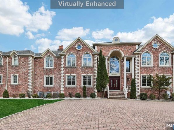 24 Tulip Tree Ln