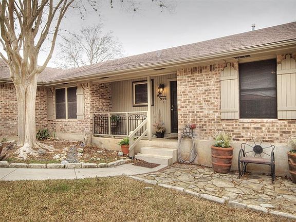 4th image of 932 Canyon Dr
