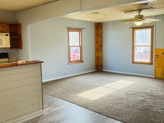 4th image of 218 1/2 E Main St