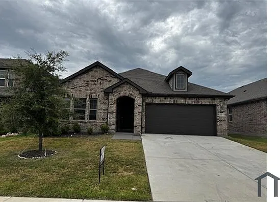 4 bed, $2,950 — Photo 2