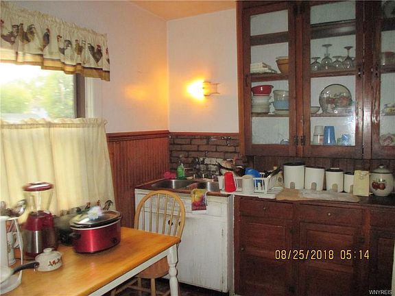5th image of 1884 Pierce Ave