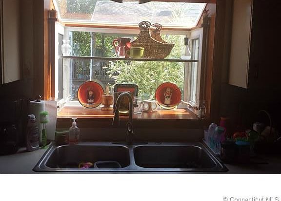 3rd image of 82 Hillcrest Ave