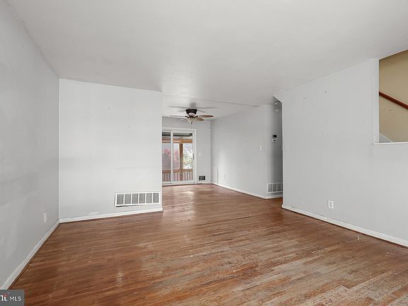 5th image of 101 Hollywood Dr